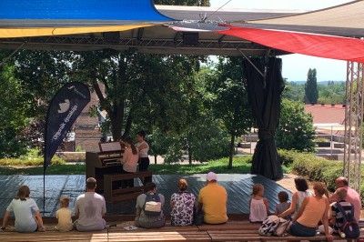 Pécs Zsolnay negyed Bóbita Bábszínház Szabadtéri Színpad